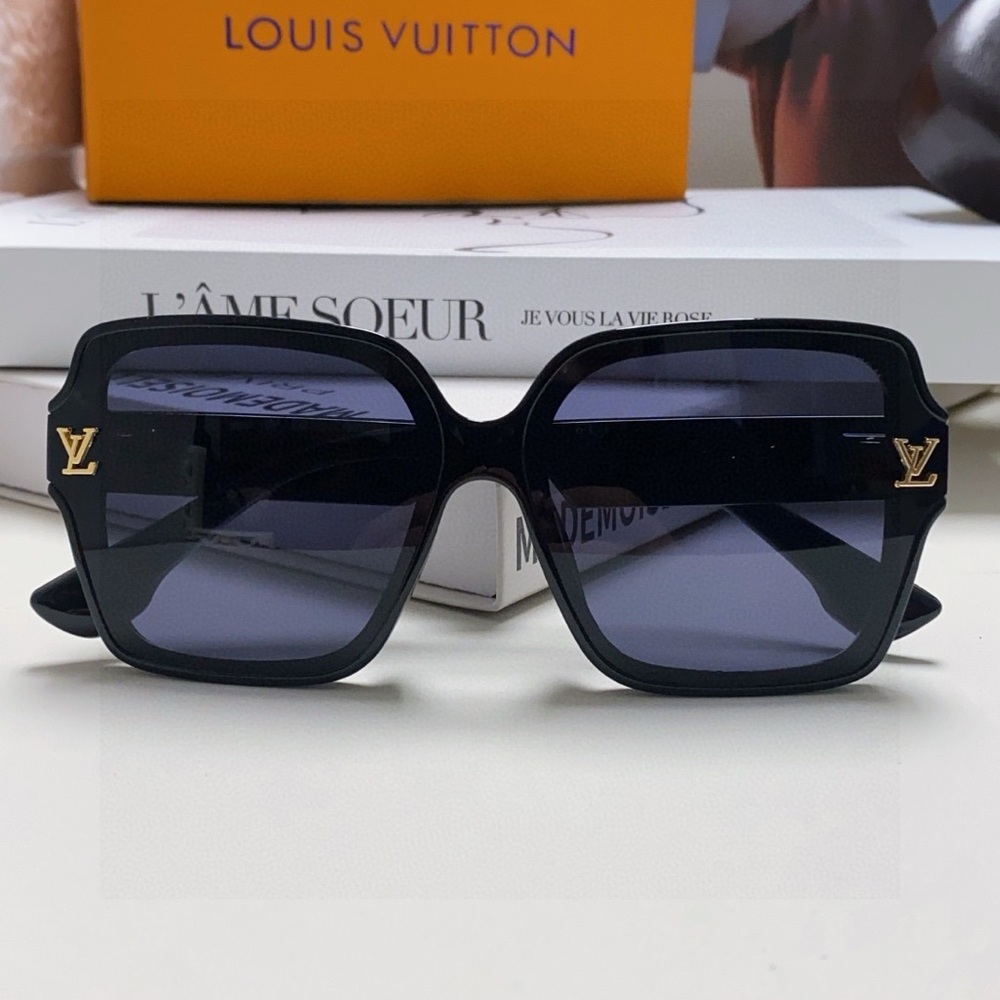 (Louis Vuitton) Black and Gold Women's Sunglasses